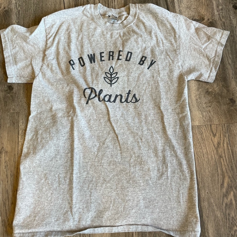 Powered by Plants Women’s Short Sleeve Tee, size medium